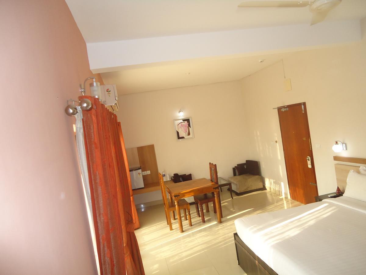 Hotel Polariz Parassinikkadavu Quarto foto