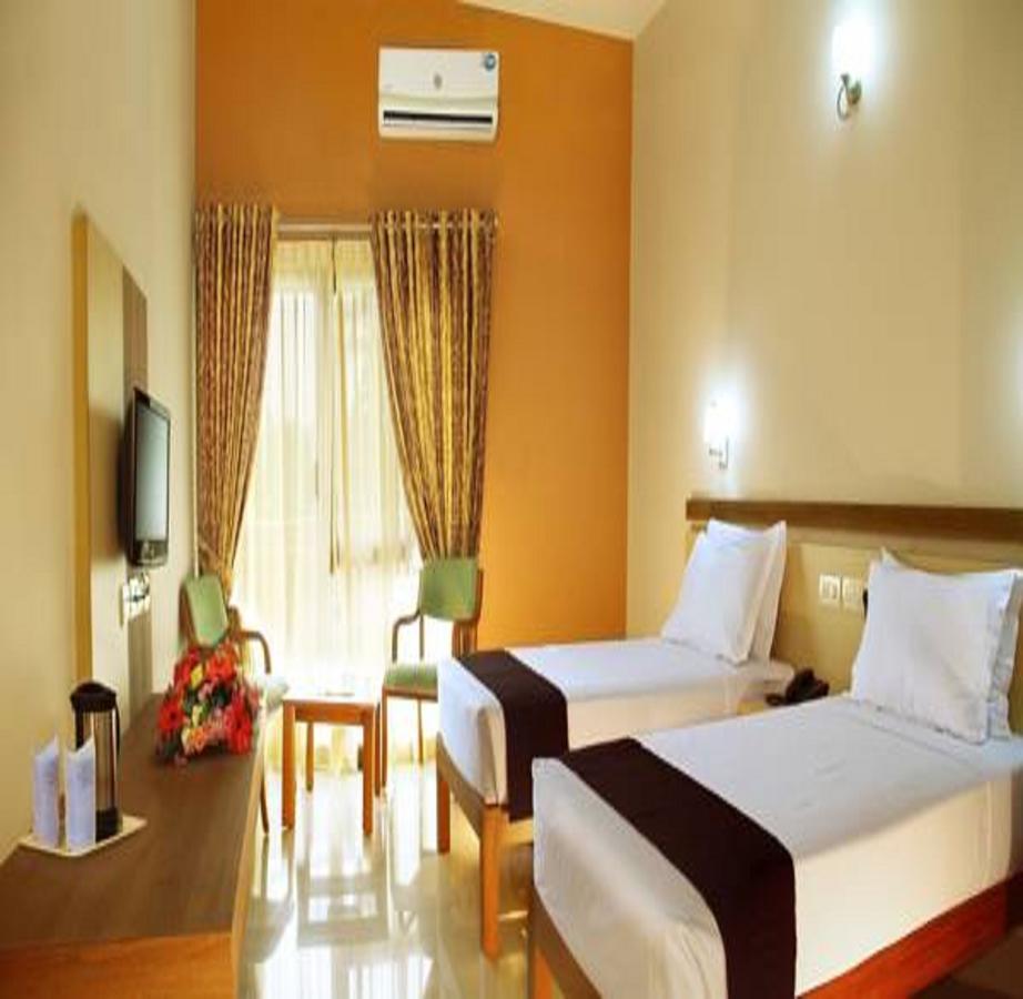 Hotel Polariz Parassinikkadavu Quarto foto